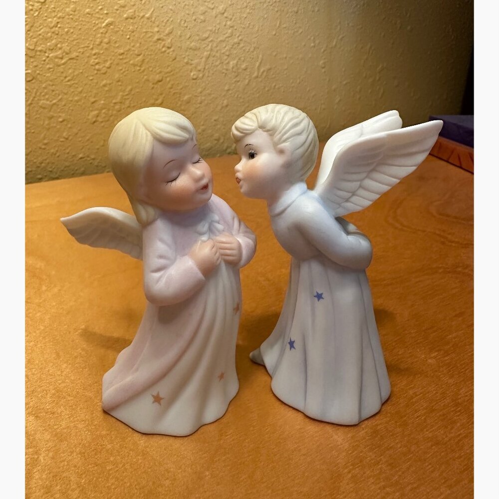 Lefton China Girl & Boy Kissing Angels.